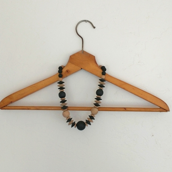 Bohemian wood beaded necklace black and cream - Picture 2 of 4